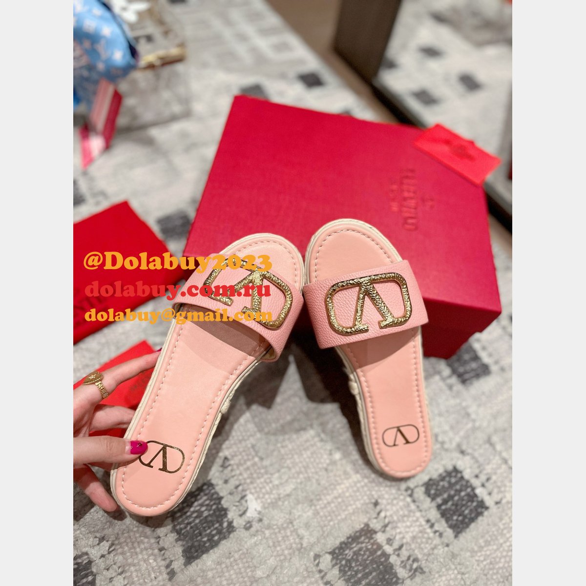 Luxury Valentino VLOGO SIGNATURE SLIDE SANDAL