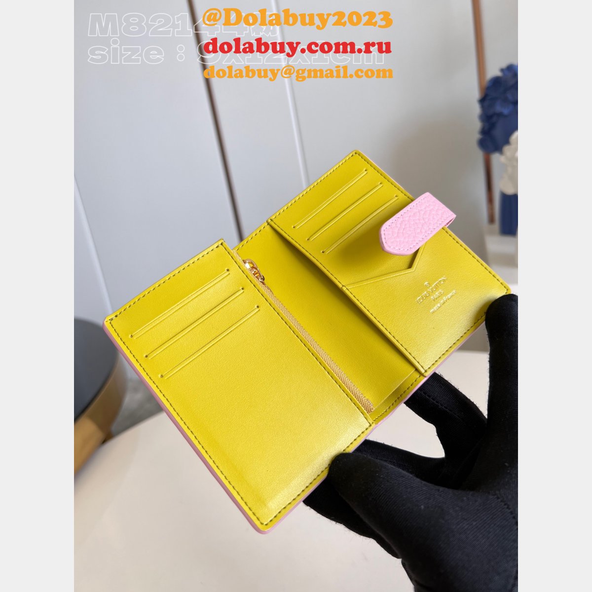 LV M82144/M82198/M82461/M81561 Vertical Compact Wallet Capucines