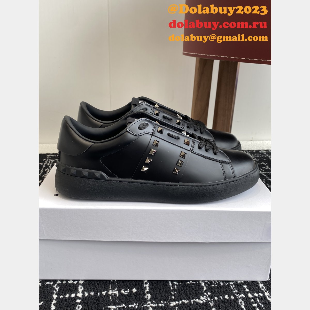 ROCKSTUD UNTITLED SNEAKER IN CALFSKIN LEATHER