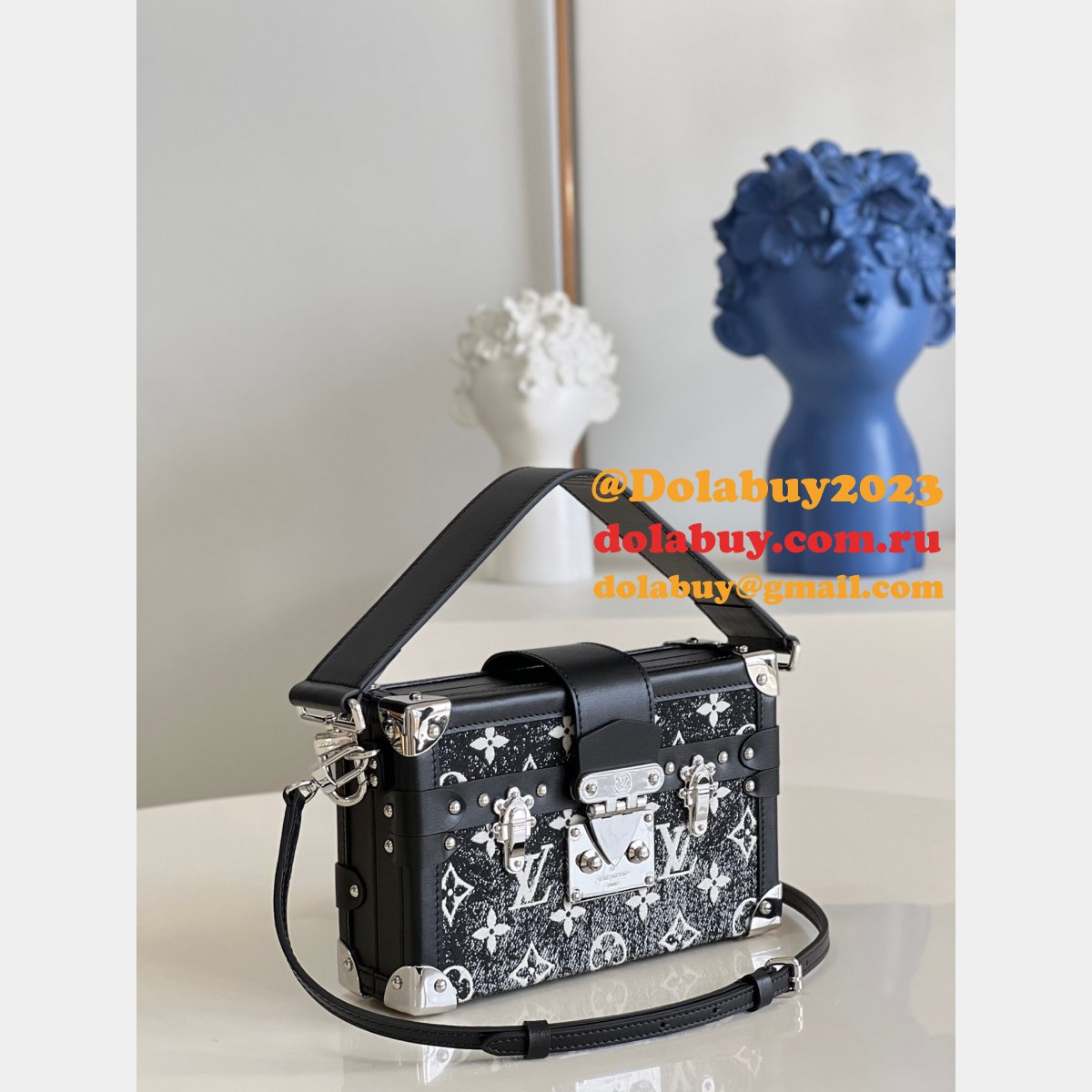Fake Louis Vuitton Designer Online Store M59363 Soft Bag