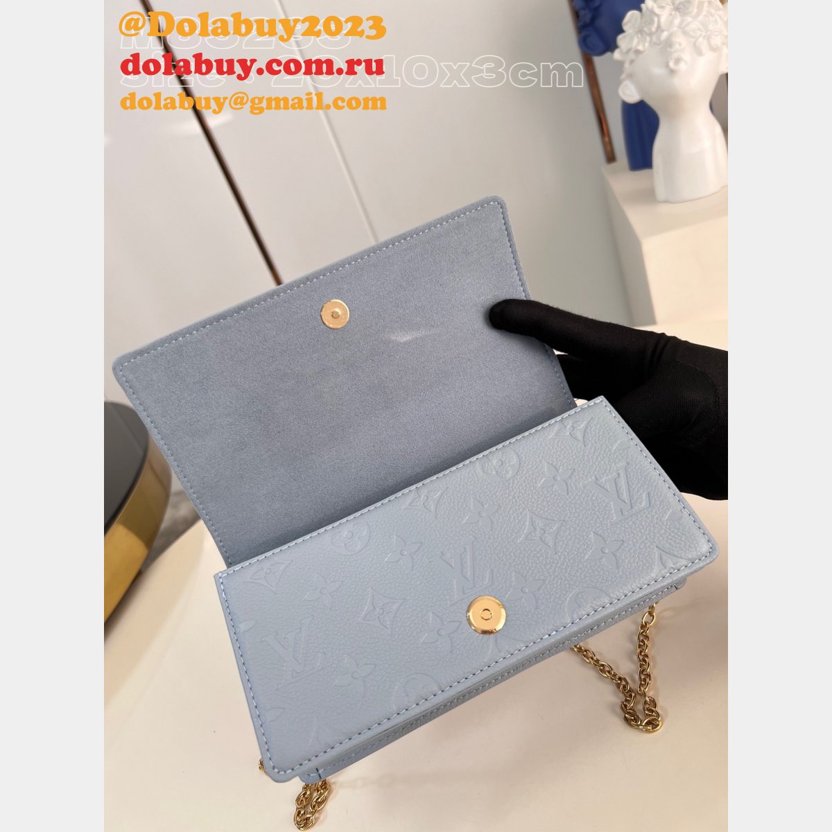 Wallet On Chain Lily M83233 Circle Replica Louis Vuitton Designer Bag