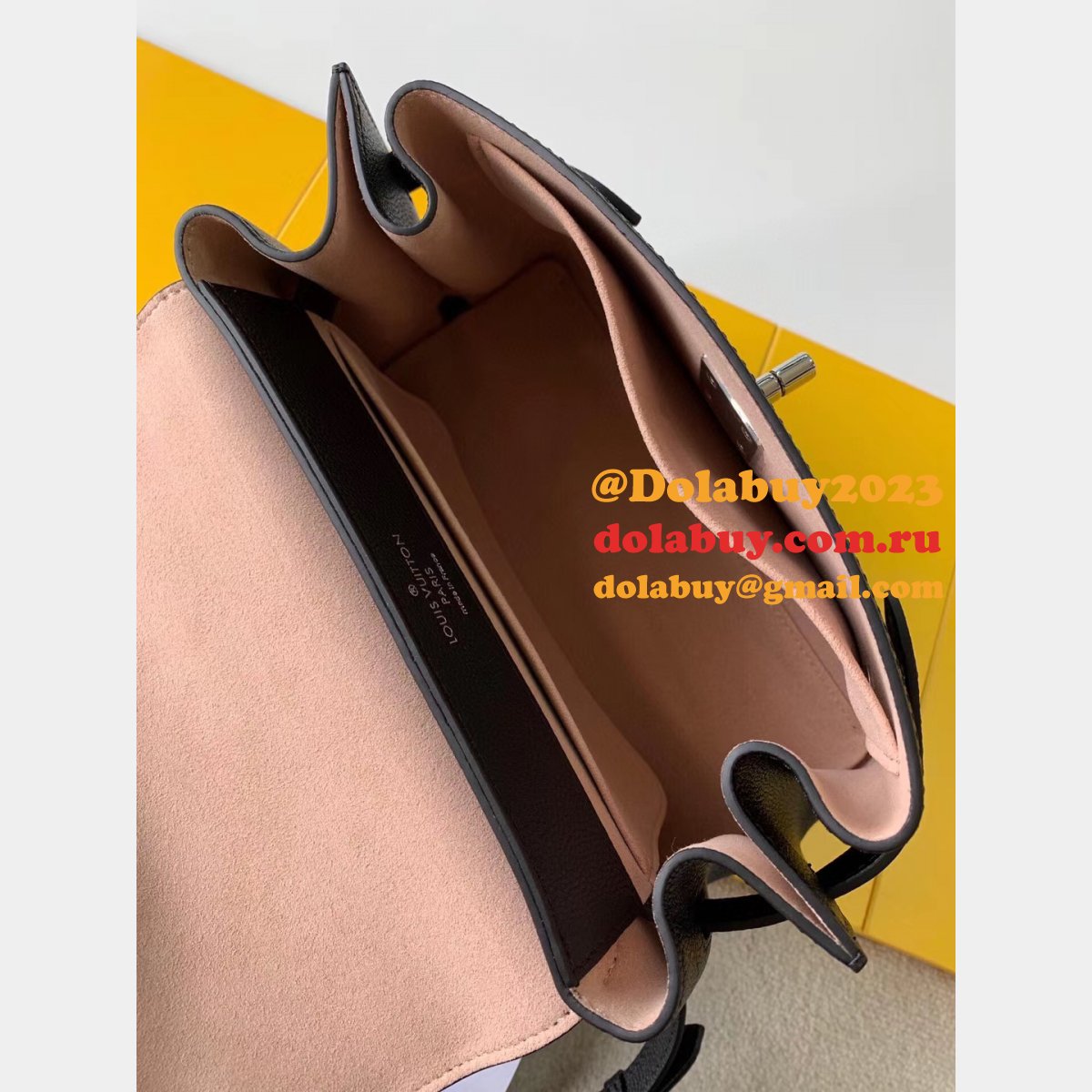 Luxury Louis Vuitton Lockme Ever BB Lockme Leather M53937 Black