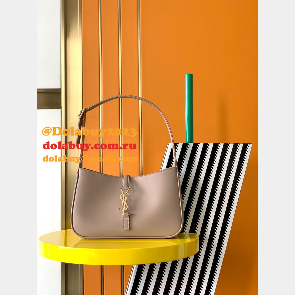 Top Quality Saint Laurent Replica Le 5 À 7 Hobo 657228 Bag