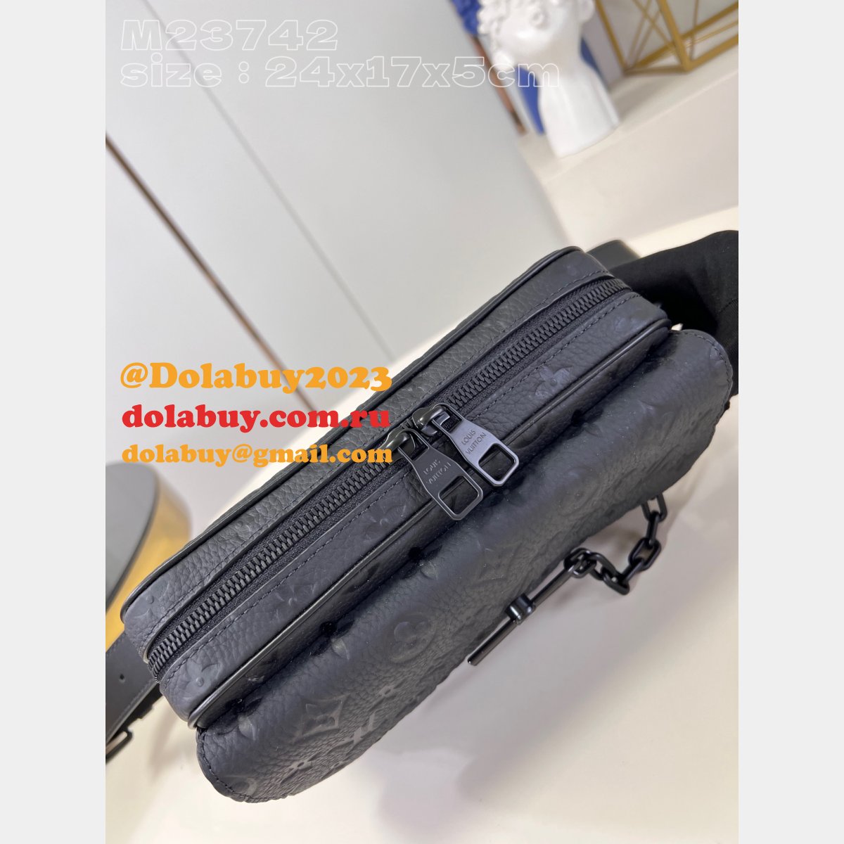 Steamer Messenger 1:1 Mirror LV Taurillon Men M23742 Black Bags