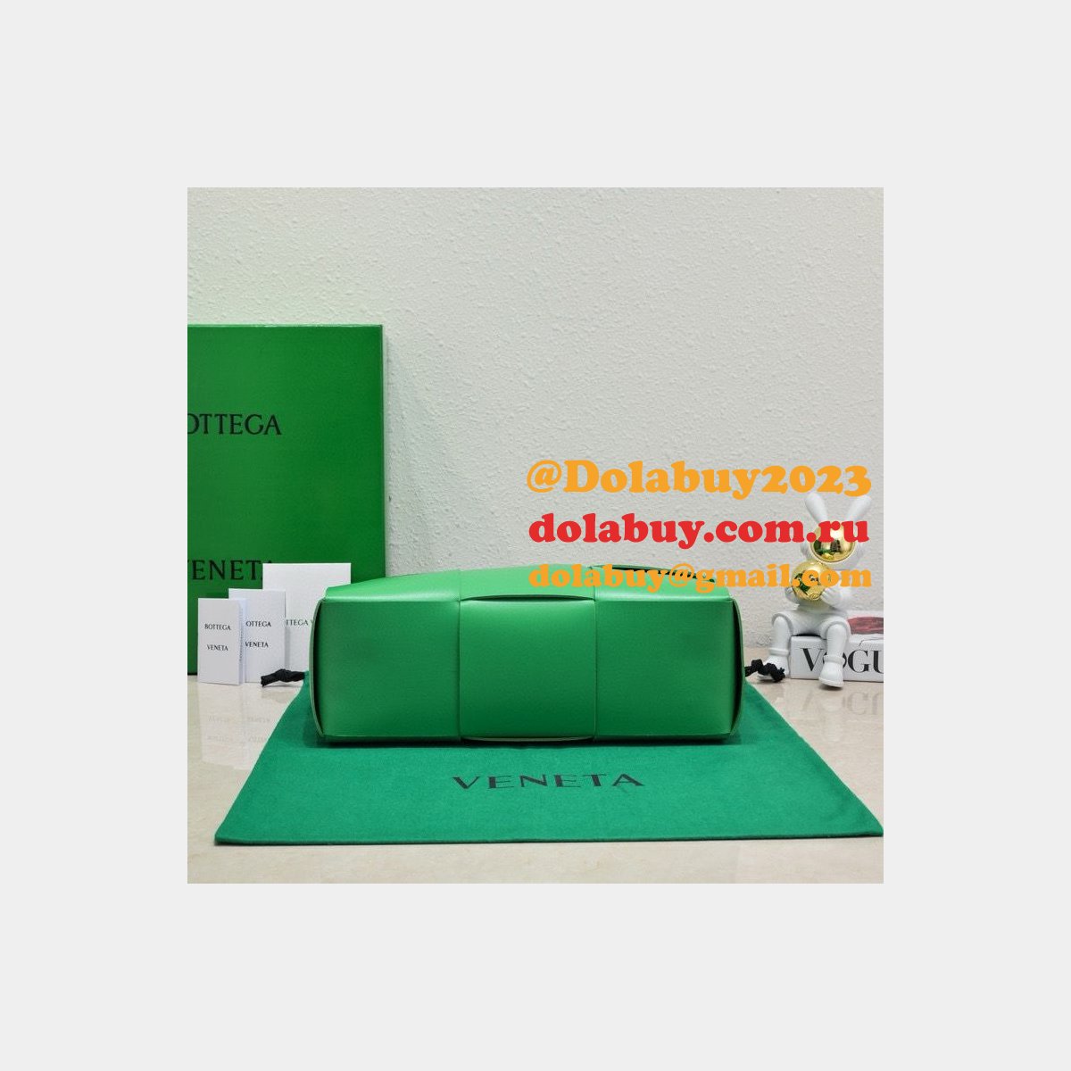 luxury b0tte*a Ven*ta medium arco tote bag 36cm