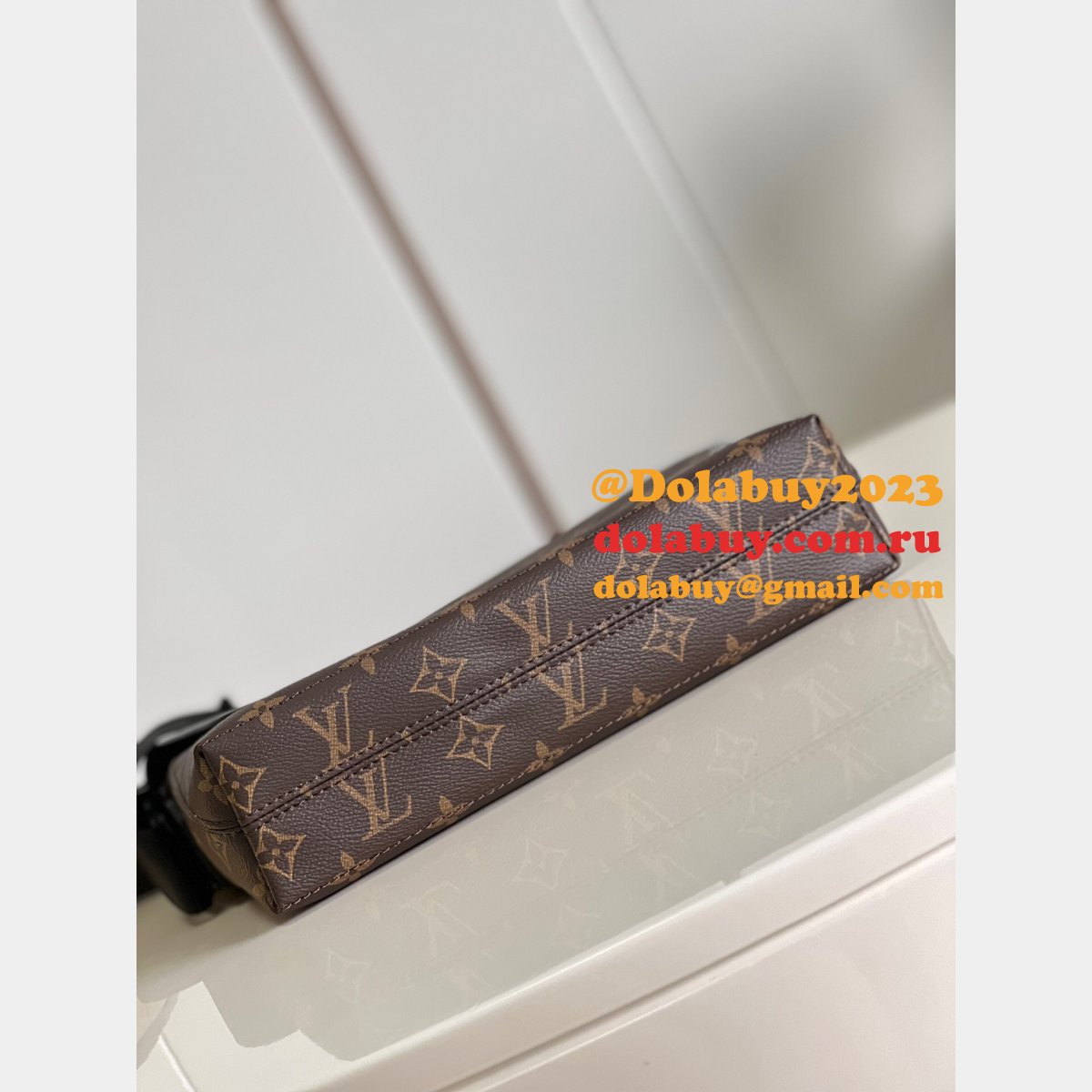 Luxury Louis Vuitton Brands M45557 Magnetic Messenger Monogram Macassar Canvas