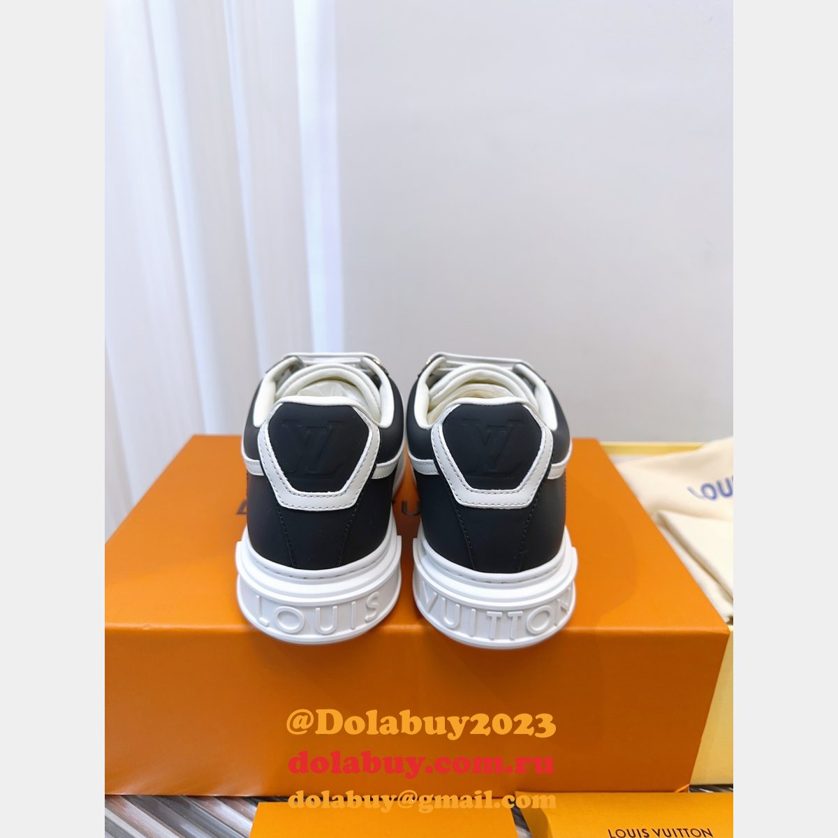 LOUIS VUITTON LUXURY Time Out Sneaker