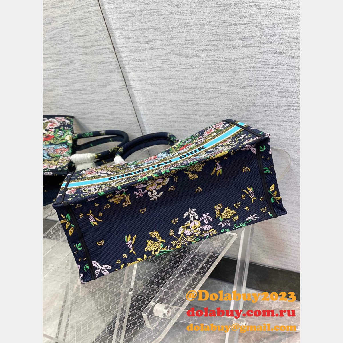 Shop Cheap High Quality 1:1 Replica Dior CD Book Tote bag