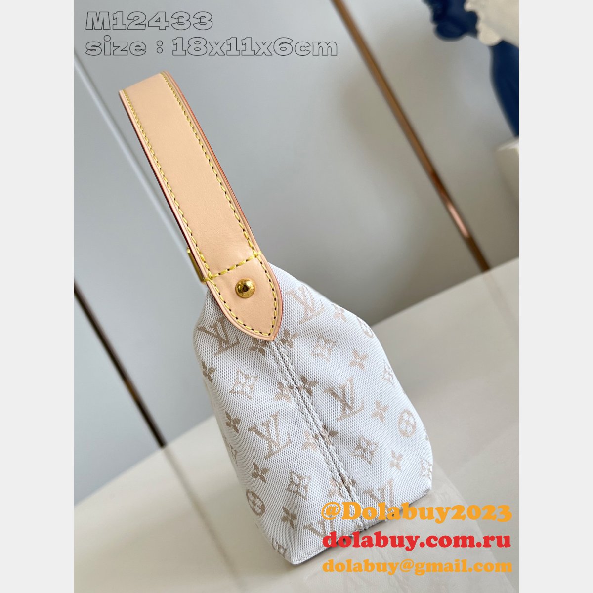 UK Louis Vuitton Hills Pochette Fashion M12433 Fake Handbags