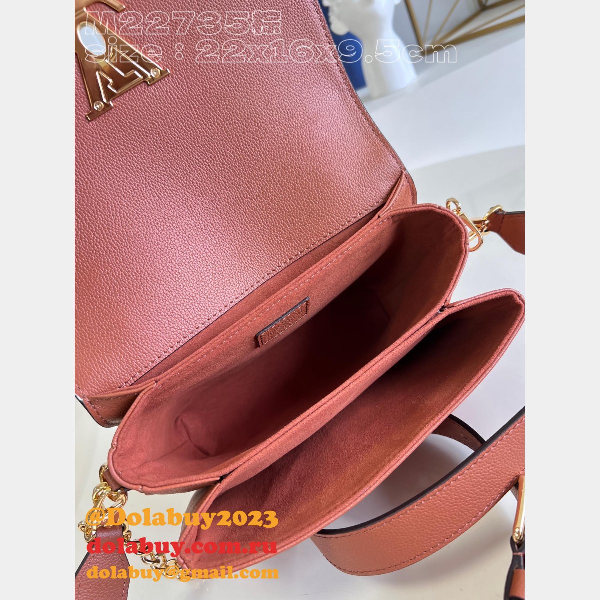 Luxuryin Focuses Oxford Lockme Louis Vuitton Replica M22735 Bag