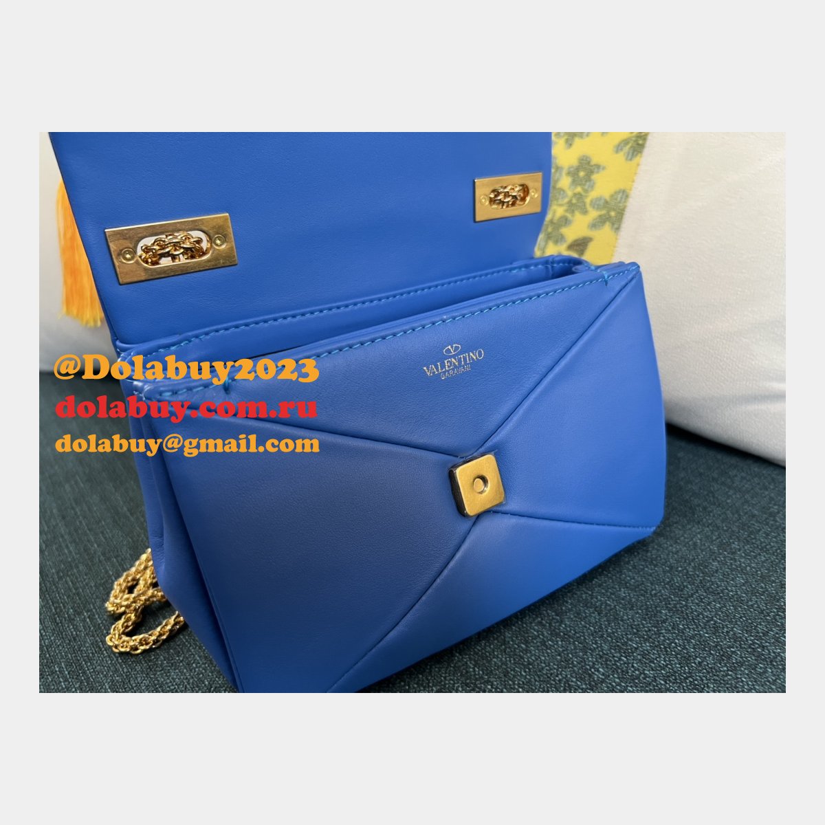 7 Star Valentino Garavani ONE STUD Chain Handbag