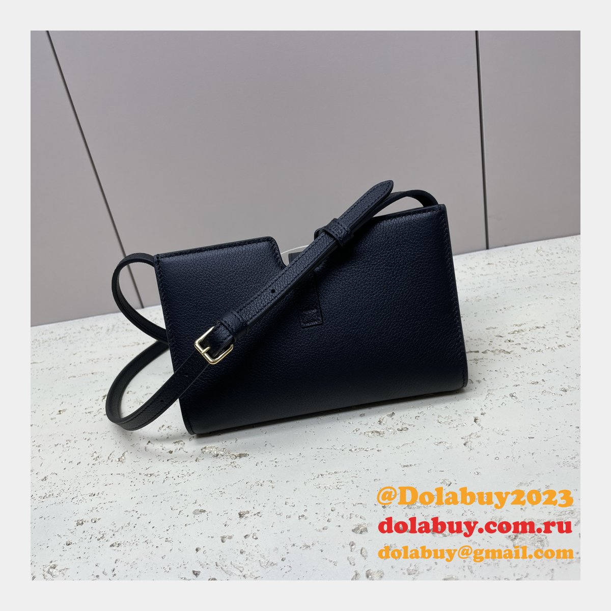 Unparalleled Quality Celine 100443 Replica AAA Purse