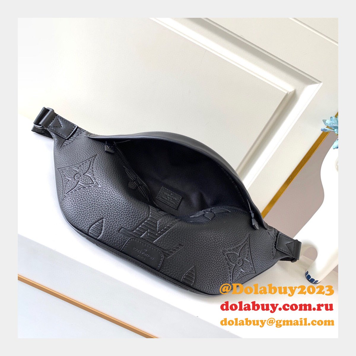 Louis Vuitton 7 Star Discovery Bumbag Taurillon Leather in Black