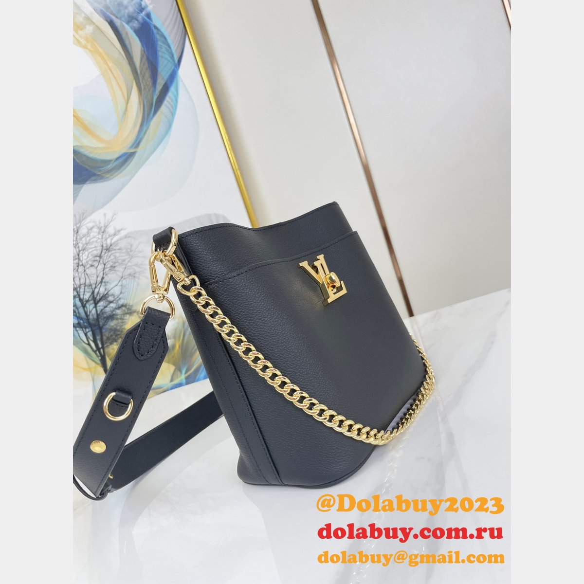 Lock and Walk Lockme M24165/M24006 7 Star Replicas Louis Vuitton Bag