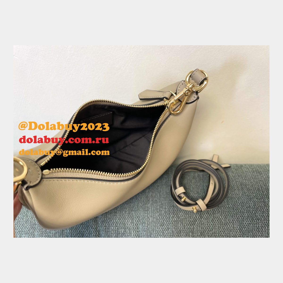 our dolabuy best praphy 56853 designer replica F**di bag