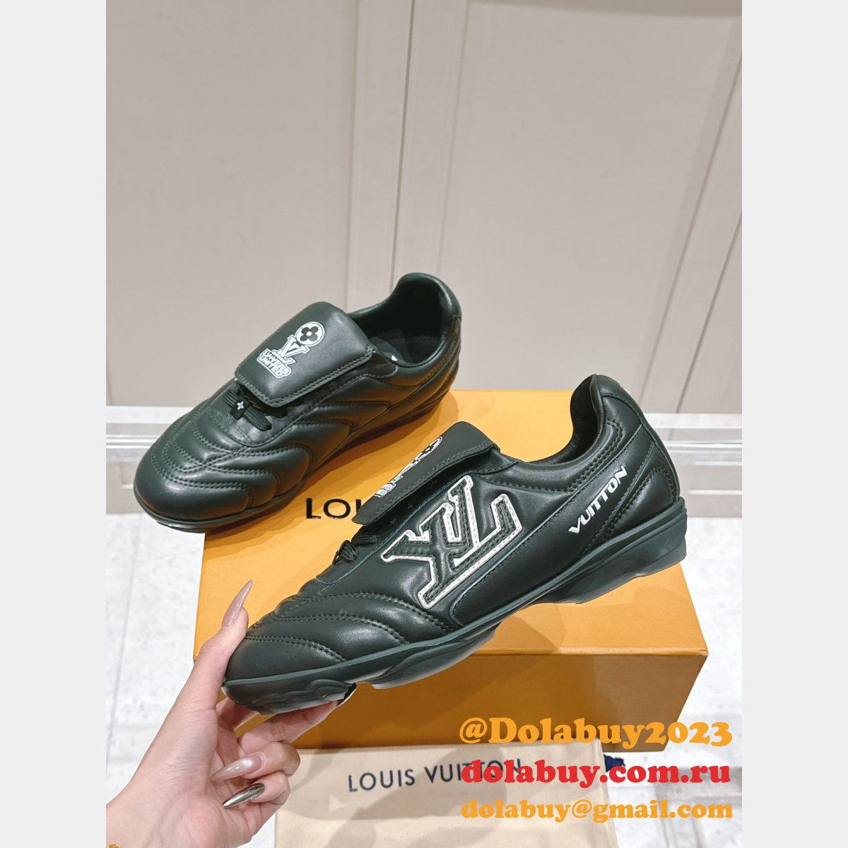Wholesale 7 Star LV Footprint Soccer Sneaker