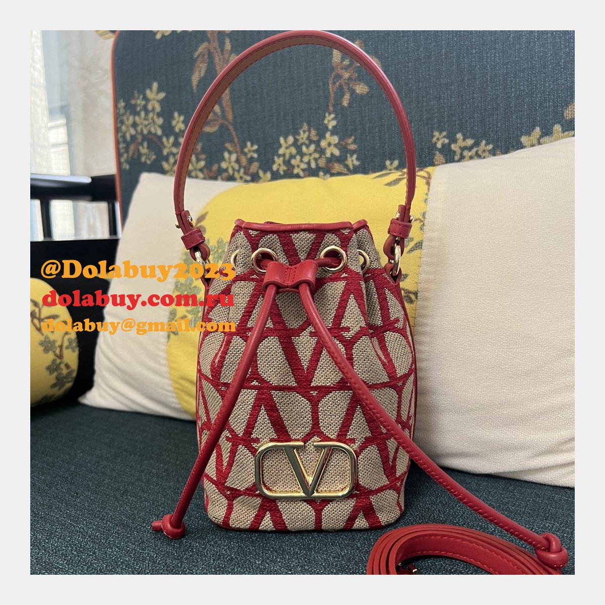 Designer VALENTINO GARAVANI V mini basket handbag